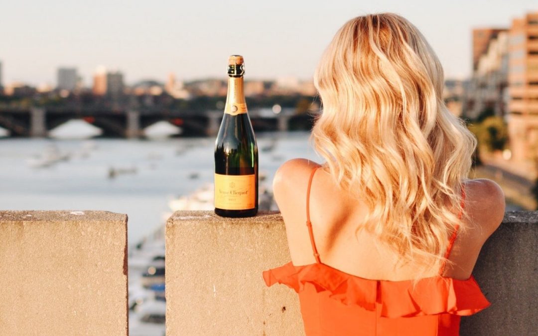 Estrategias digitales que sigue tu competencia para vender vino a los millenials